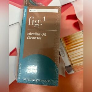 Fig.1 Micellar Oil Cleanser Silky 100ml / 3.4 fl oz+ 100ml refill ( new sealed)